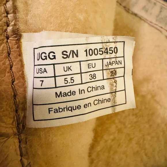 Uggs Boots size 7 - Picture 7 of 14